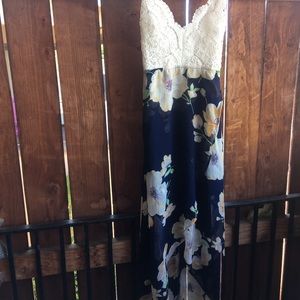 Voins beautiful sun dress. Embroidered top.